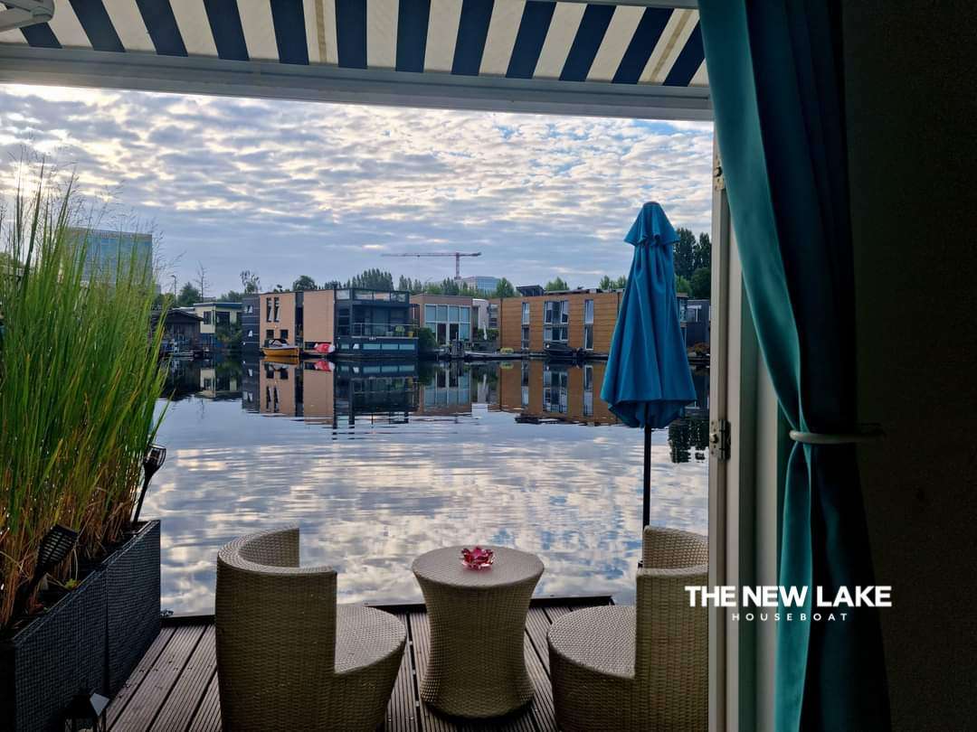 Unique Houseboat Stay in Amsterdam
